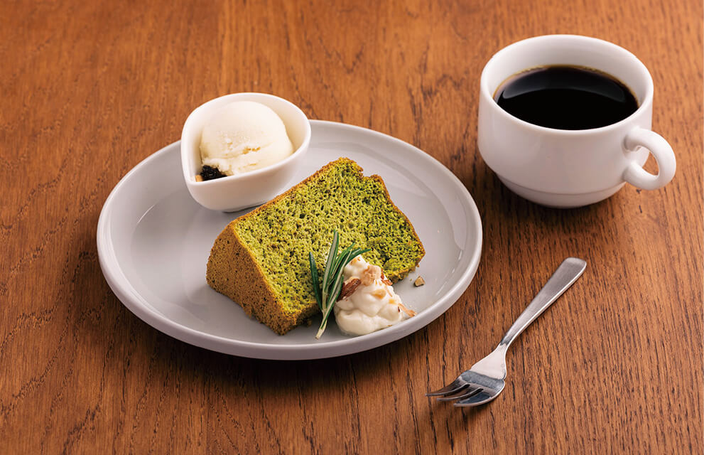 カフェケーキセット cake with organic vegetables